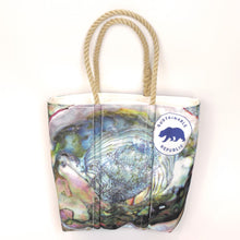 Load image into Gallery viewer, MEDIUM ZIPPERED TOTE
